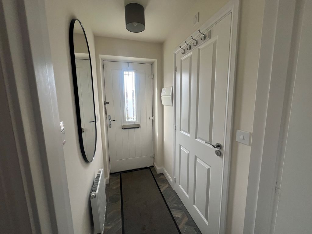 Property photo 2 of 11 Hallway