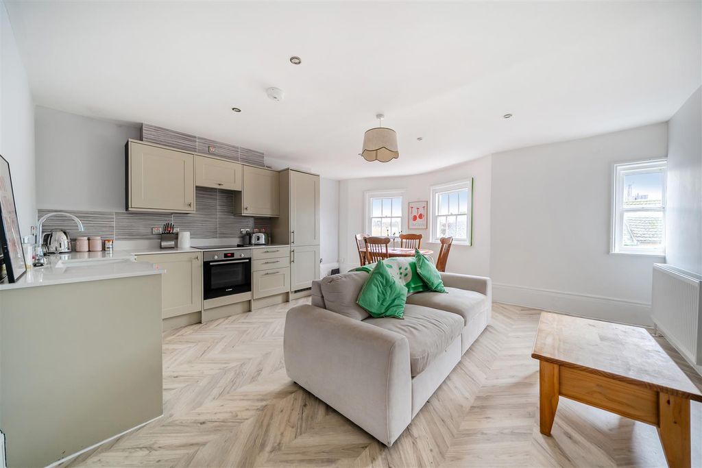 Property photo 2 of 14 1374154-4-69121B9627206.Jpg