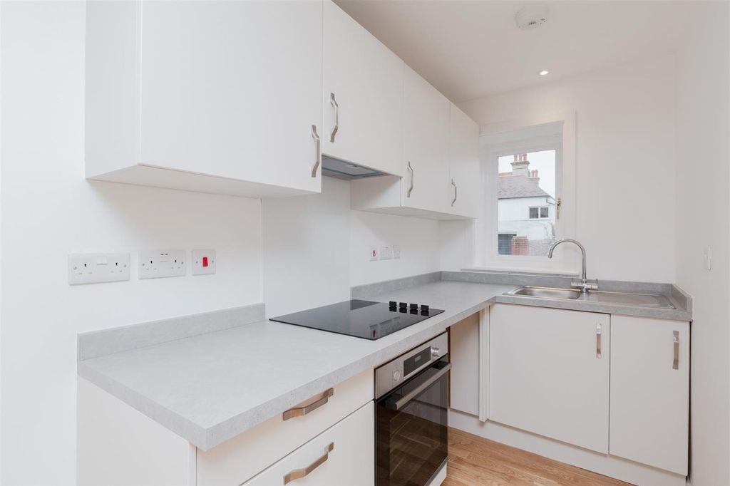 Property photo 3 of 6 Kitchen