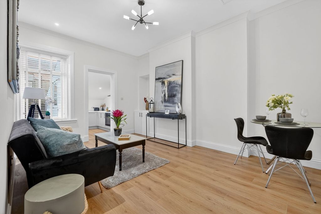 Property photo 2 of 25