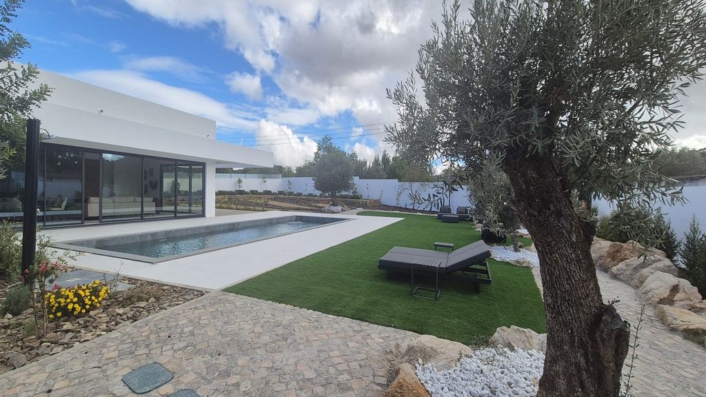 Property photo 2 of 27