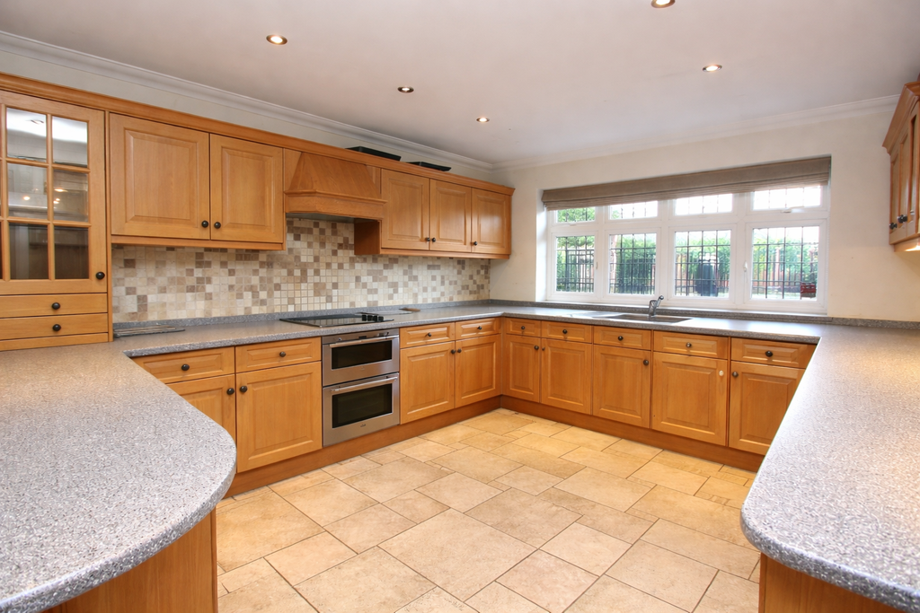 Property photo 3 of 18 Kitchen/Diner View 1