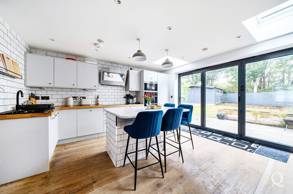 Property photo 2 of 26 54690c9A-8532-4d0...