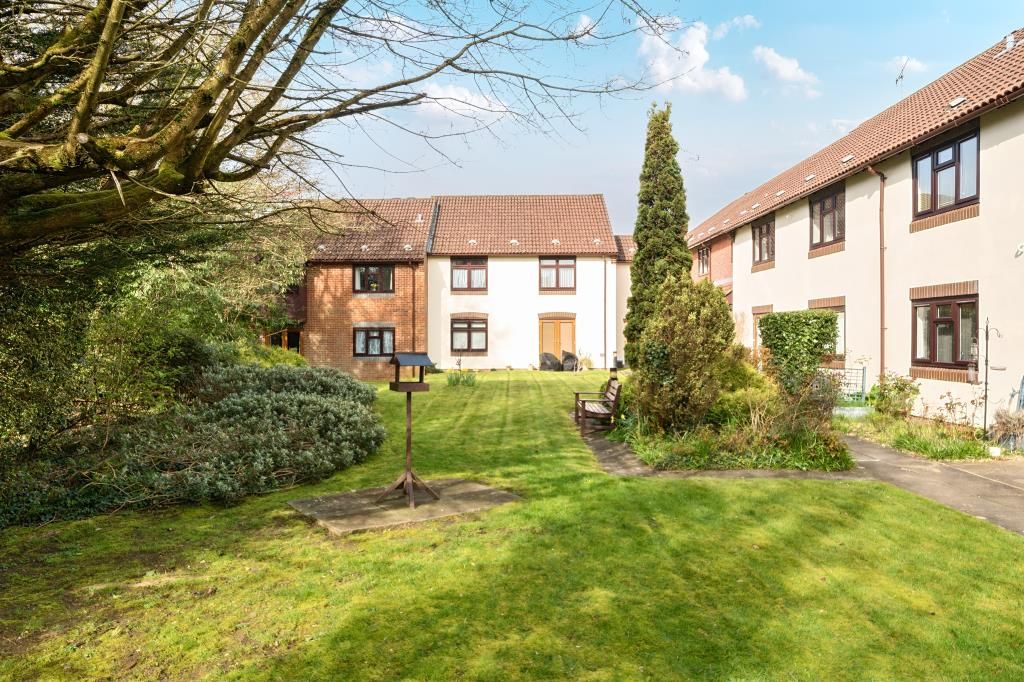 Property photo 2 of 21 Communal Gardens