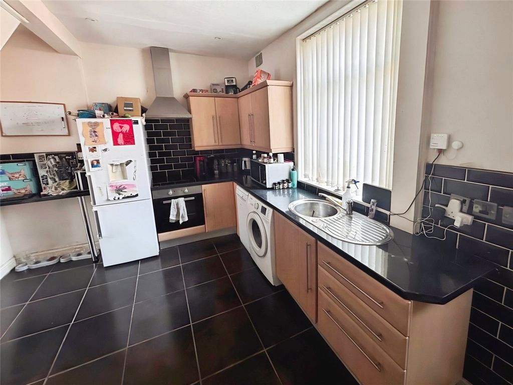 Property photo 2 of 9 Kitchen
