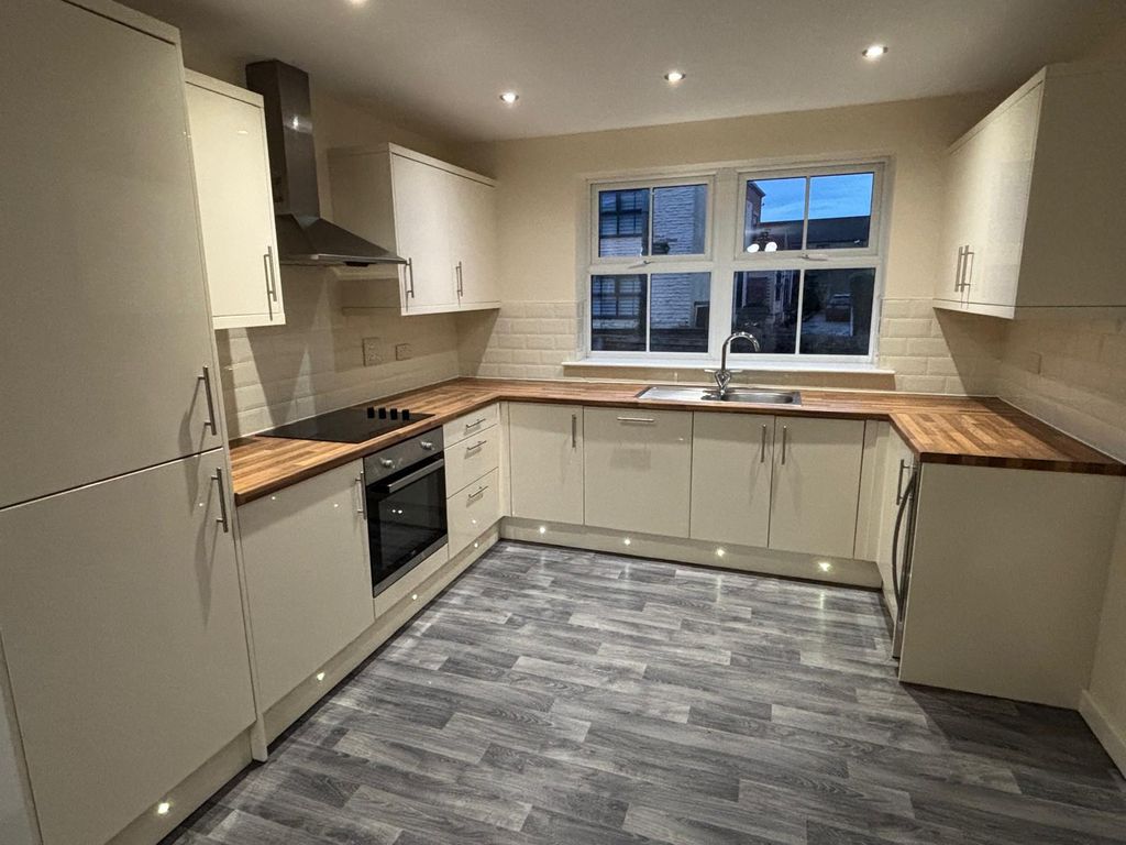 Property photo 2 of 17 Image