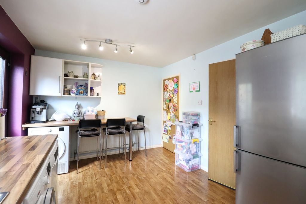 Property photo 3 of 15 Kitchen/Breakfast