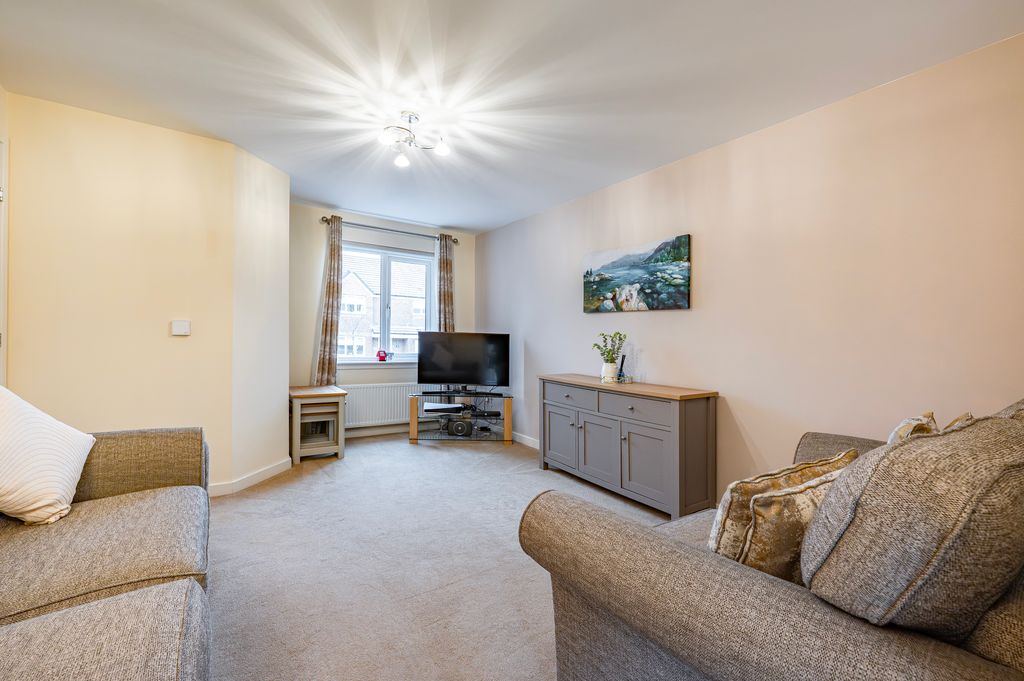 Property photo 3 of 35