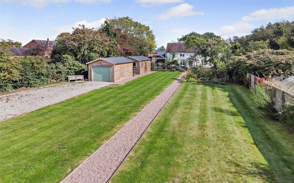 Property photo 2 of 22 Front Garden