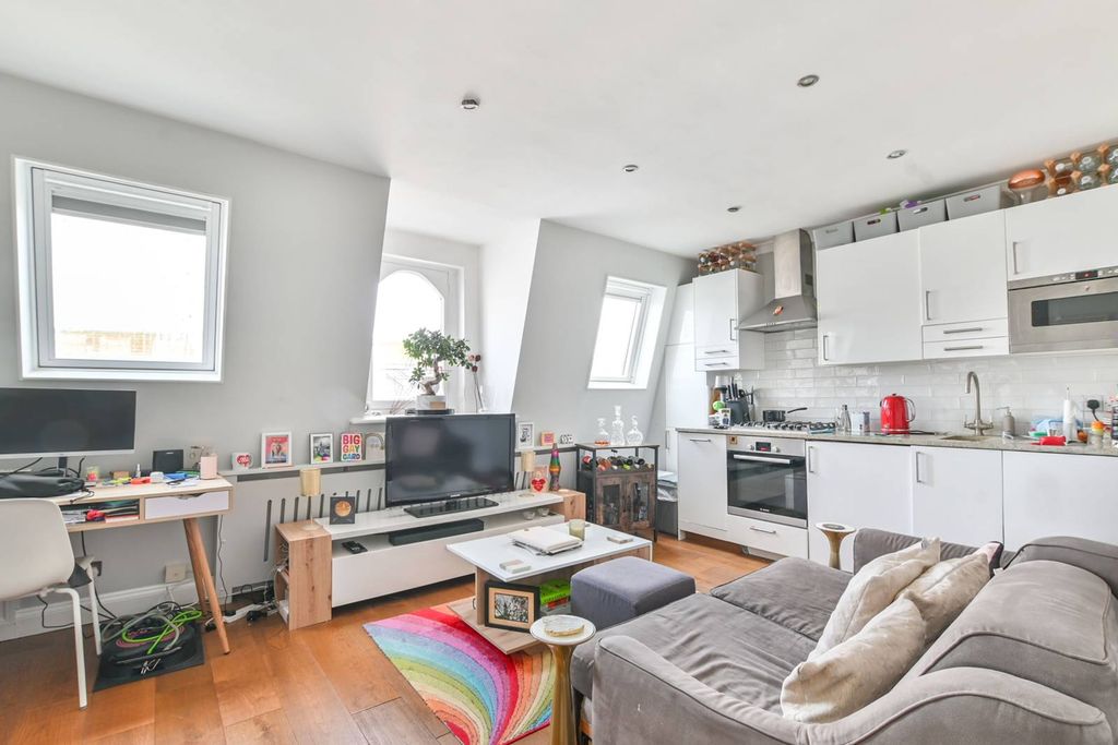 Property photo 1 of 8