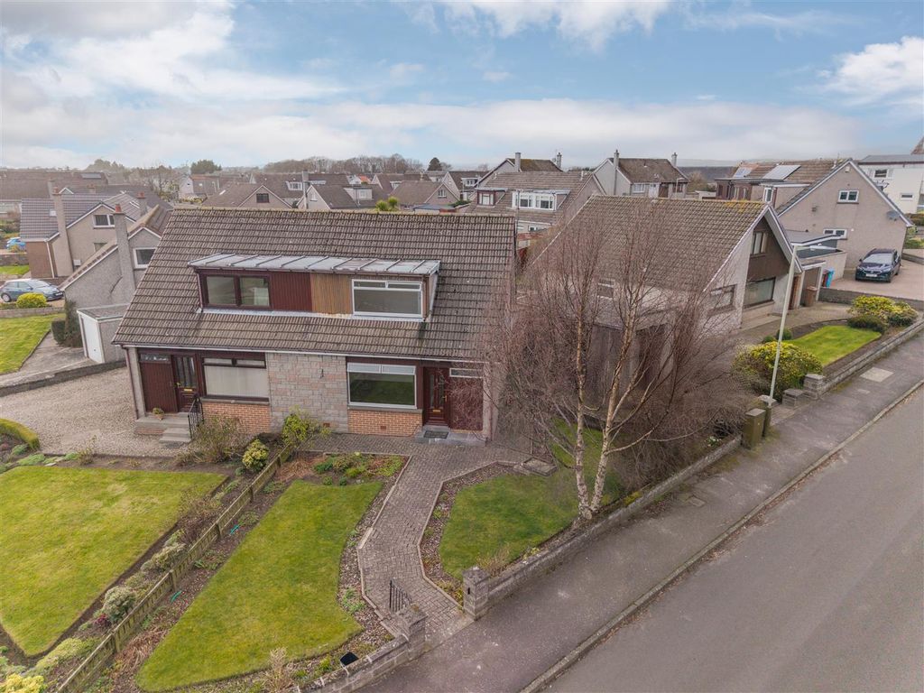 Property photo 2 of 19 24 Edzell Street Bf-1.Jpg