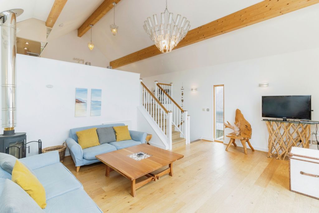 Property photo 3 of 15 Open Plan