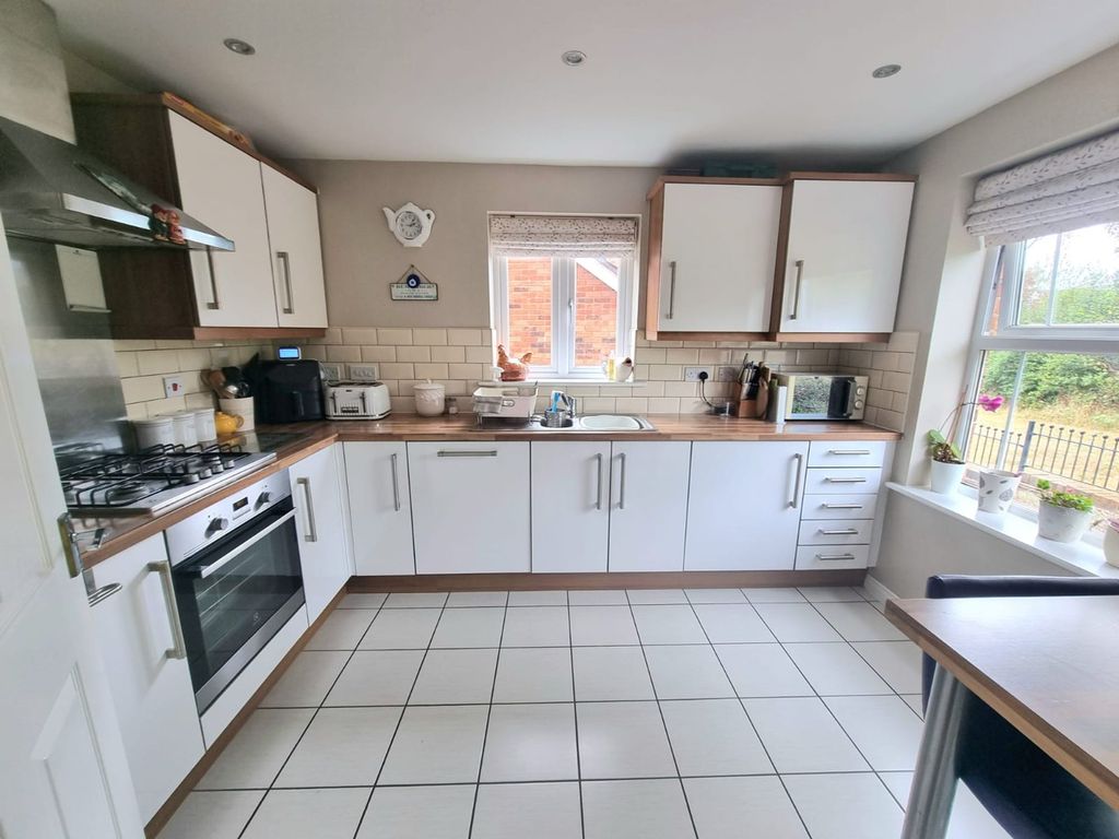 Property photo 3 of 30 Kitchen