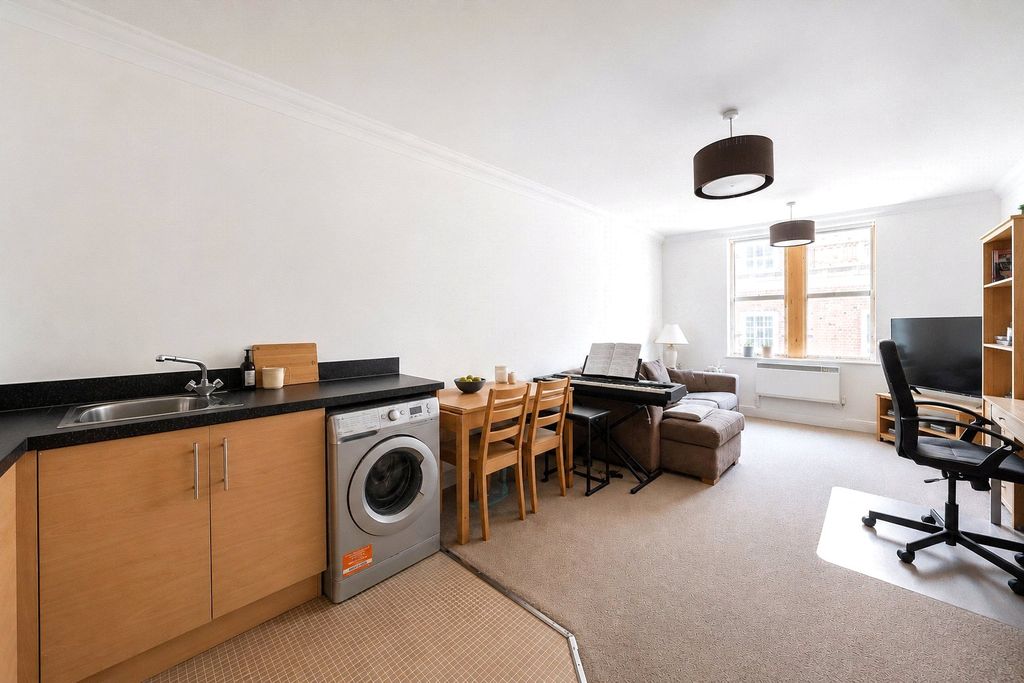 Property photo 3 of 7 Picture No. 24