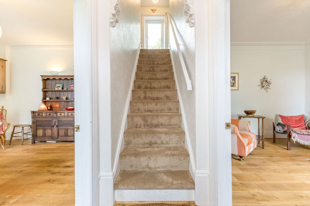 Property photo 2 of 25 Entrance Hall