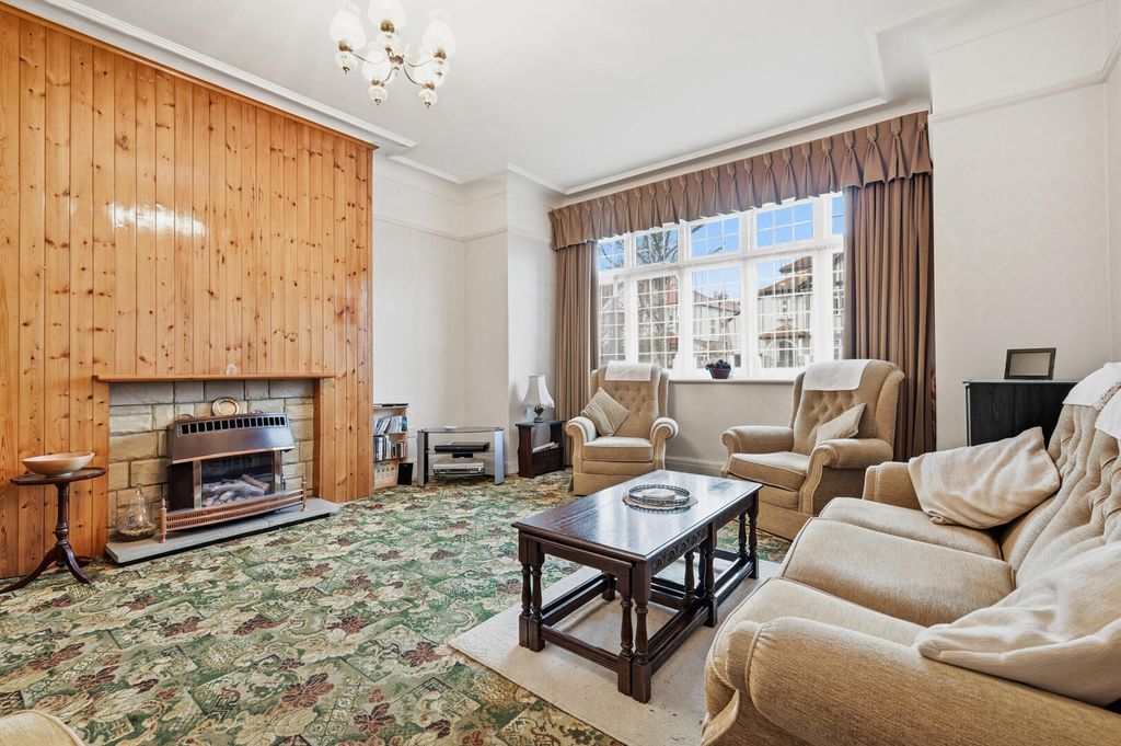 Property photo 2 of 22