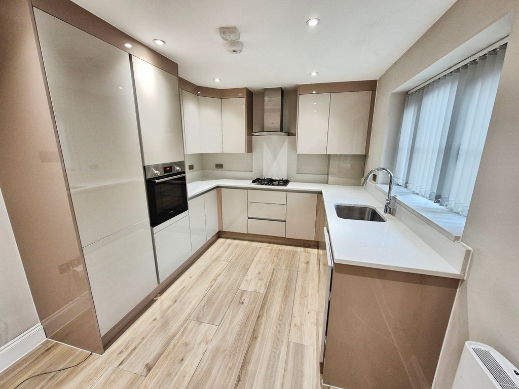 Property photo 3 of 9 Kitchen Area