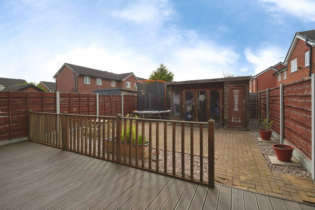 Property photo 2 of 17 Garden