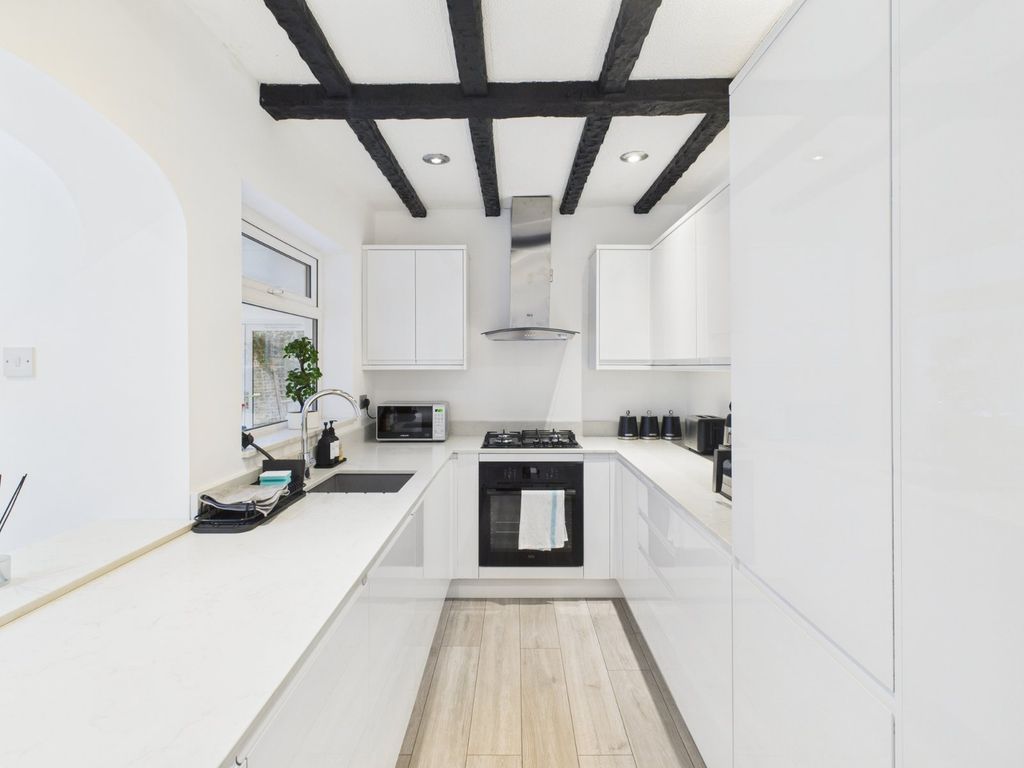 Property photo 3 of 14 Kitchen