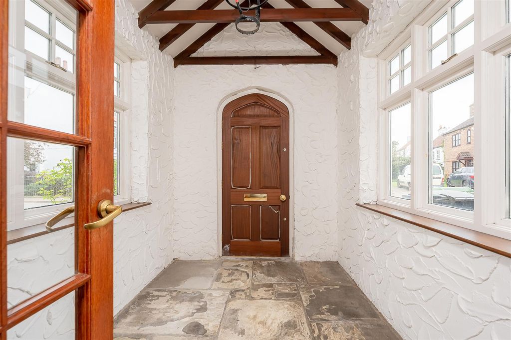 Property photo 3 of 27 Entrance Porch