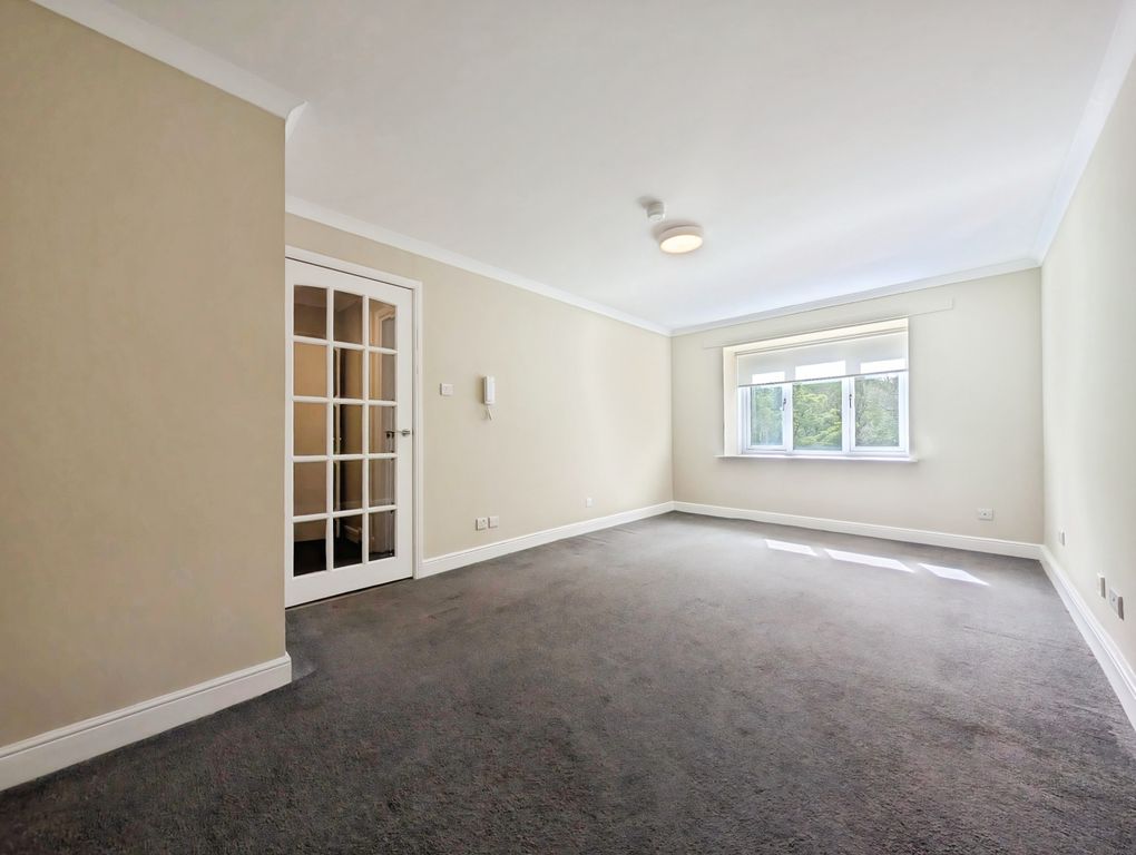 Property photo 2 of 20 Living Room