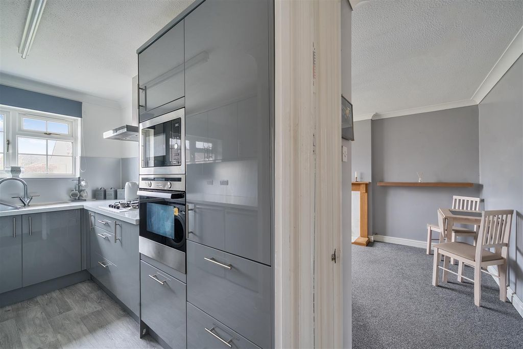 Property photo 3 of 13 1376360-15-6909F576A9092.Jpg