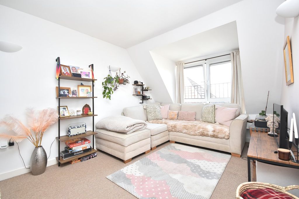 Property photo 2 of 8