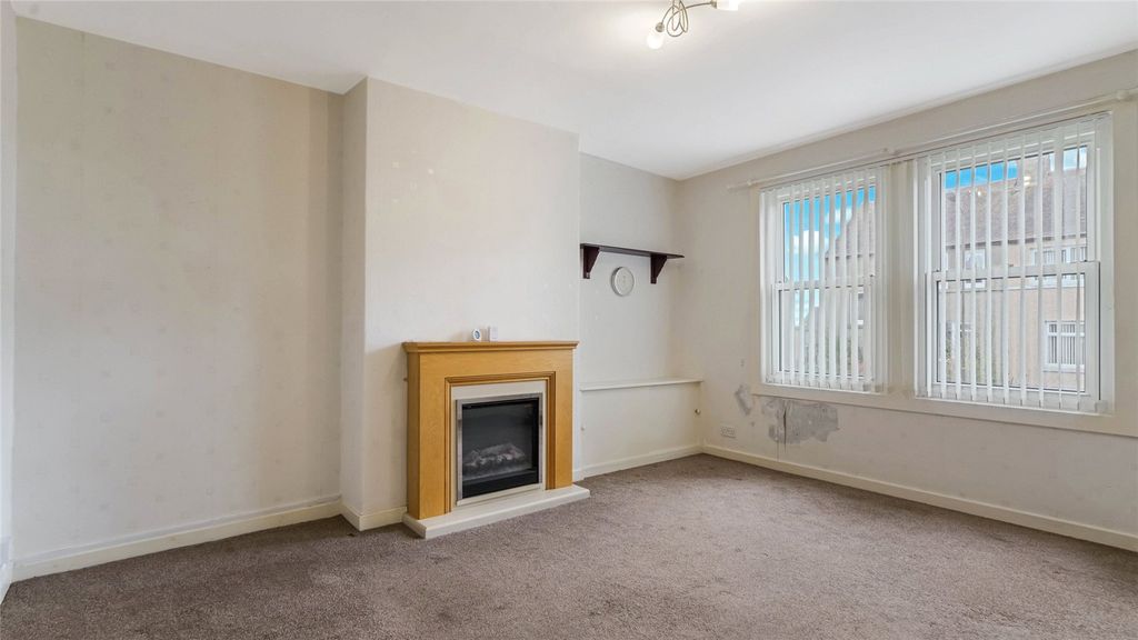 Property photo 2 of 21 Lounge