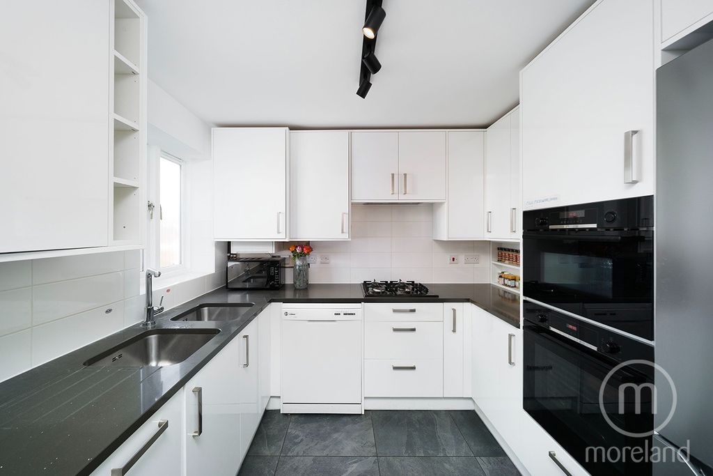 Property photo 3 of 12 4850865