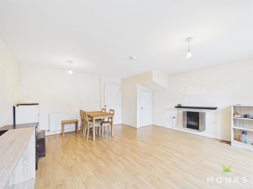 Property photo 3 of 14 Cam01520G0-Pr0469-Still013.Jpg