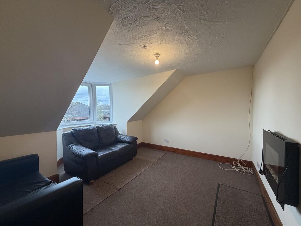 Property photo 2 of 10 Loft