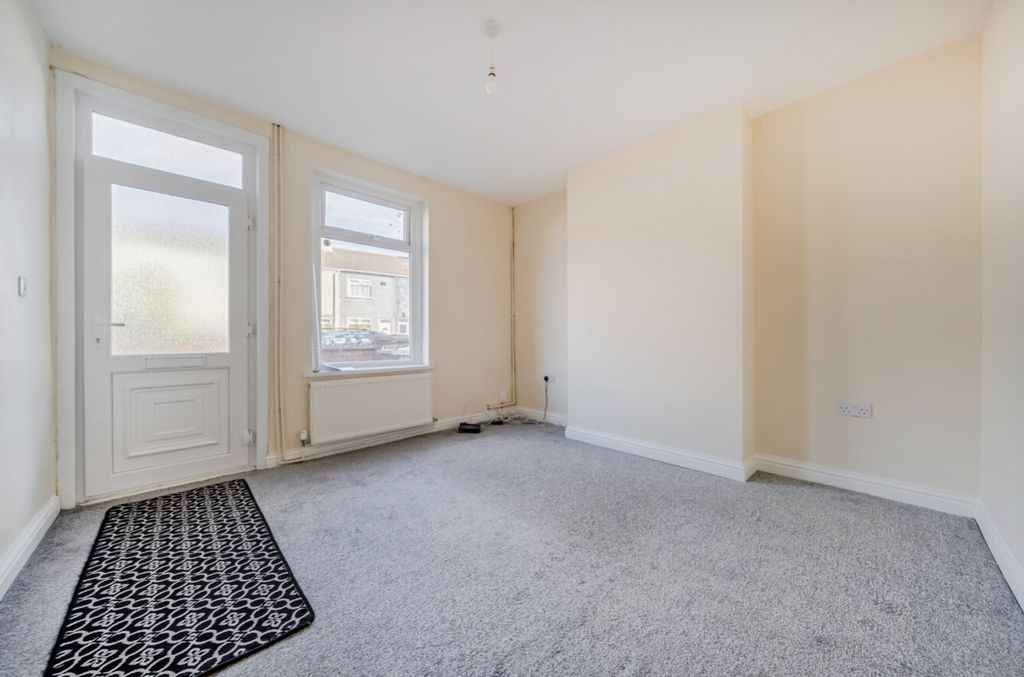 Property photo 2 of 9 1371949-9-68F8c1c0A2837