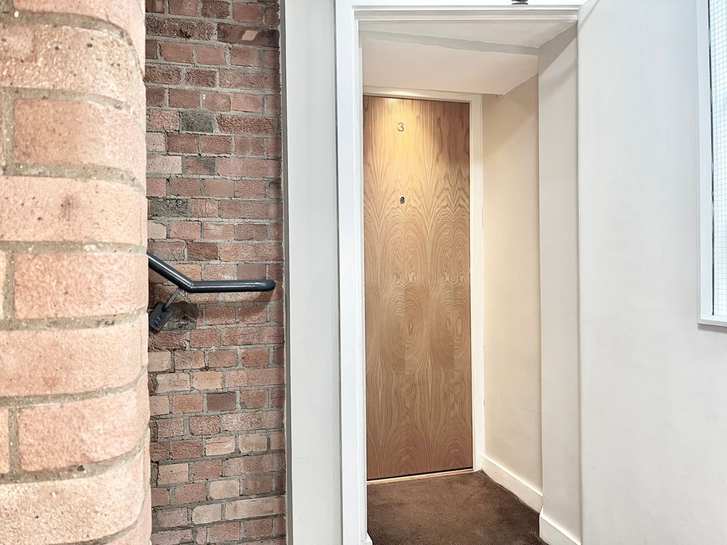 Property photo 2 of 25