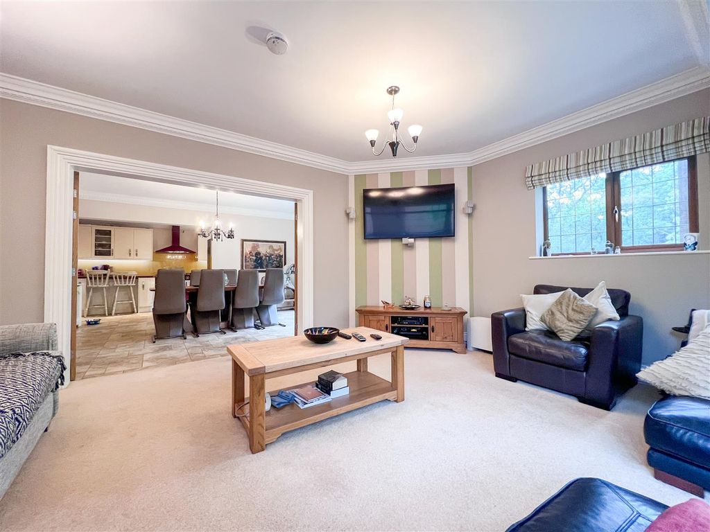 Property photo 3 of 47 Sitting Room
