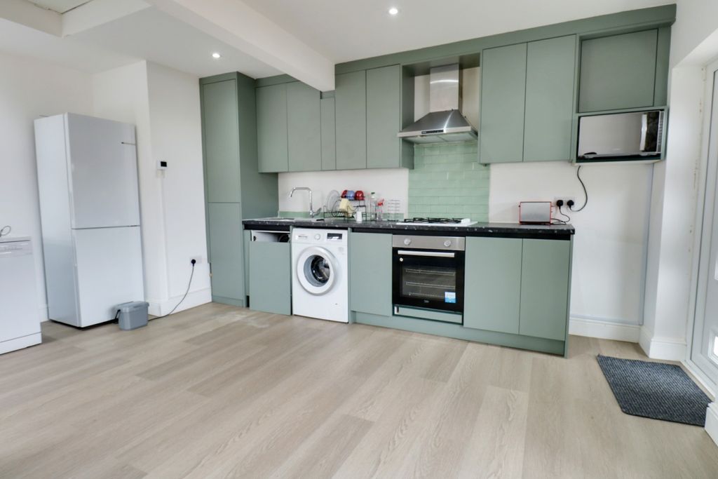 Property photo 3 of 9 5056302