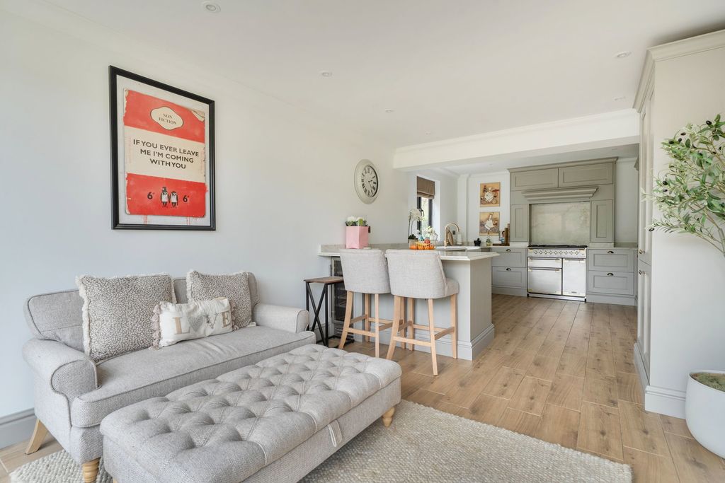 Property photo 2 of 42