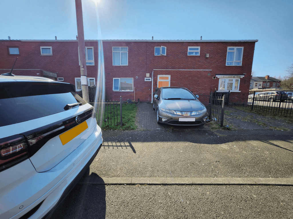 Property photo 1 of 32 5-Bedroom Terraced House Investment Opportunity.