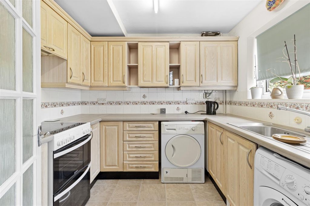 Property photo 3 of 21 Kitchen