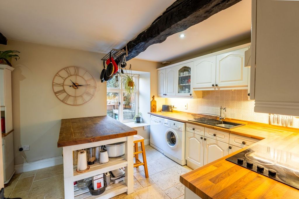 Property photo 3 of 18