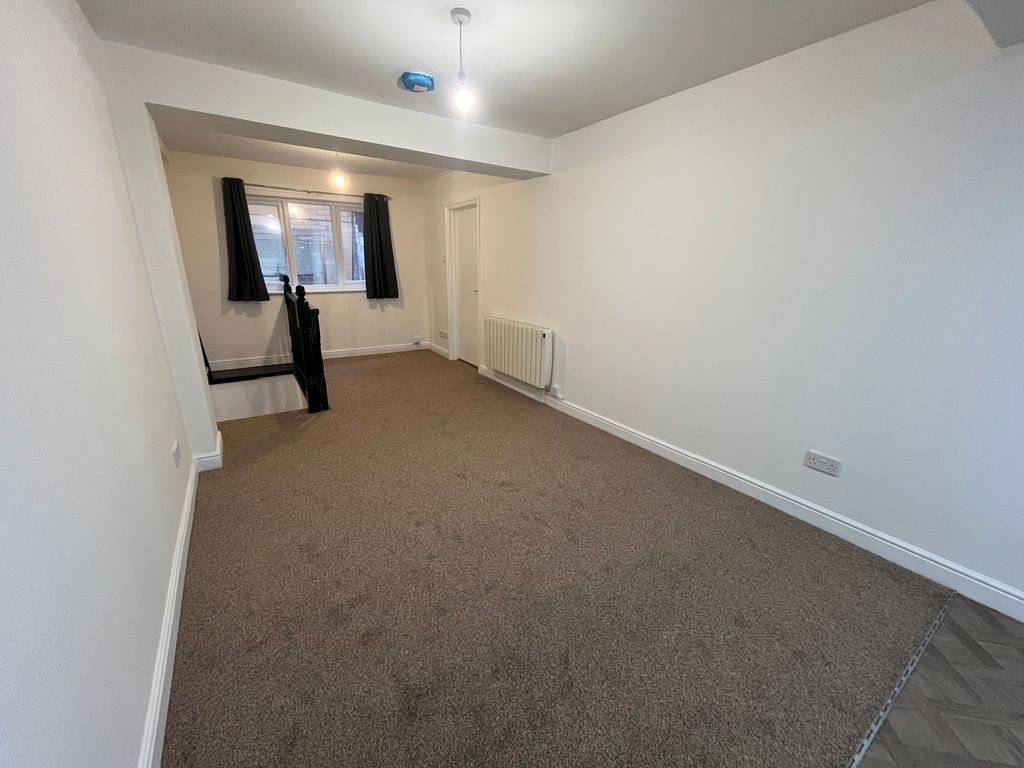 Property photo 3 of 11 Image