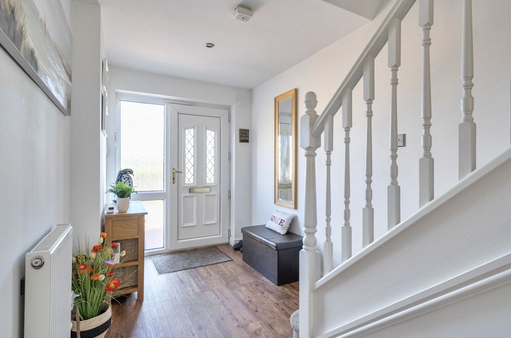 Property photo 2 of 18 Entrance Hall