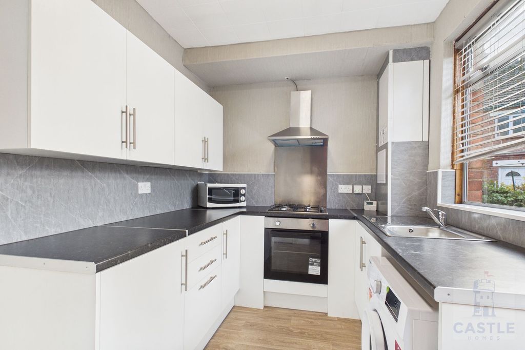 Property photo 1 of 7 Shared Kitchen