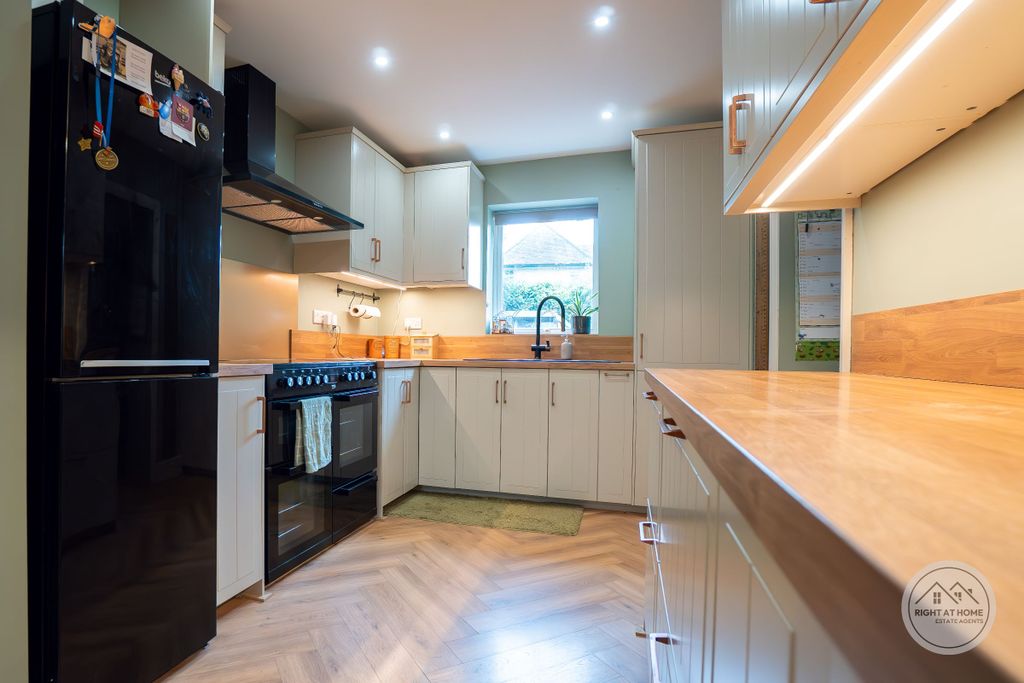 Property photo 2 of 47