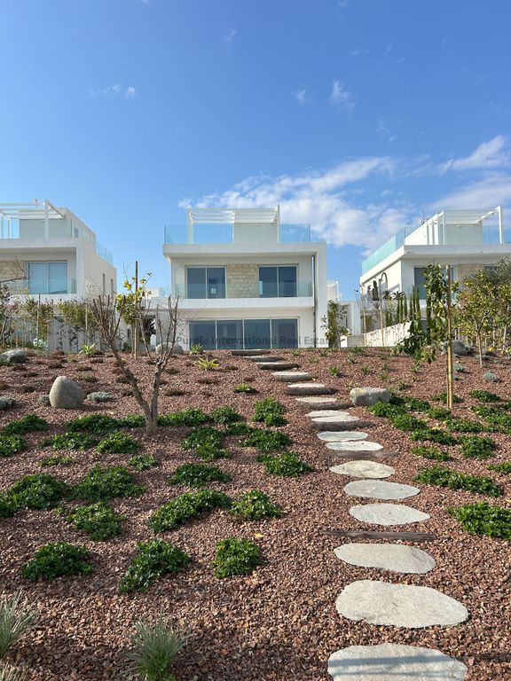 Property photo 2 of 28