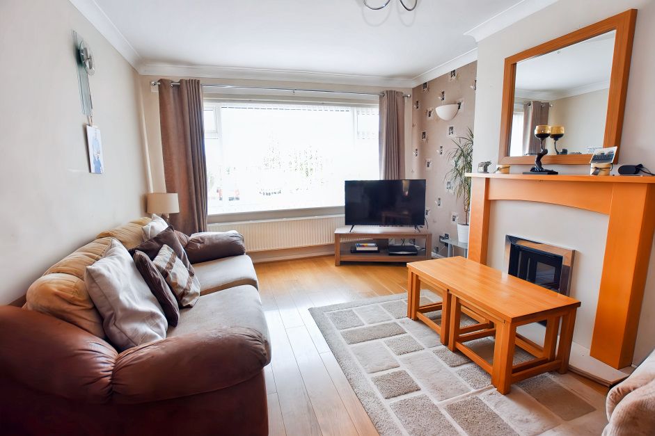 Property photo 3 of 29 Lounge 1