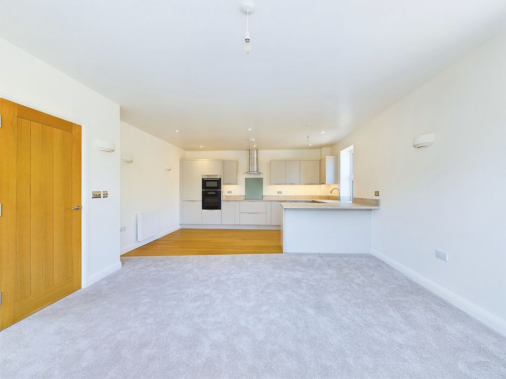 Property photo 2 of 11 60000231-Hr-7