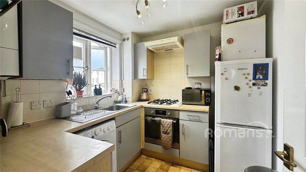 Property photo 2 of 8 Picture No. 11