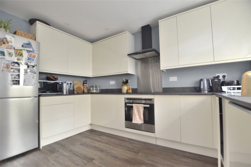 Property photo 2 of 11 Kitchen