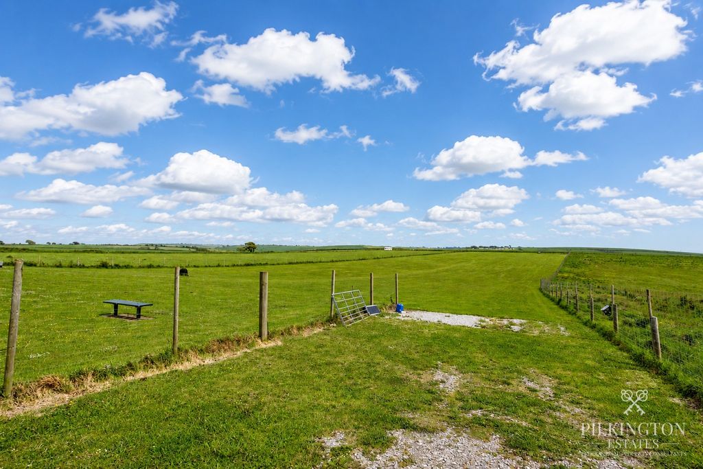 Property photo 2 of 5 5187222