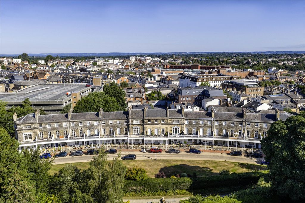 Property photo 1 of 13 Calverley Park Cres